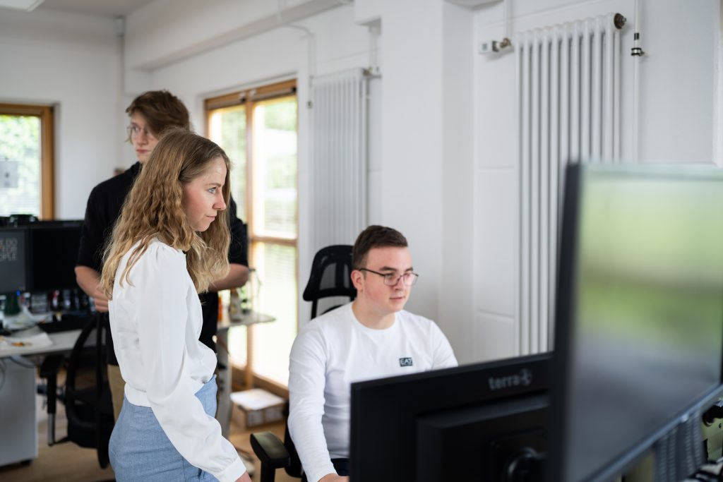 Niklas Bambor arbeitet als Junior Engineer bei aobis in Kreuth-Weißach